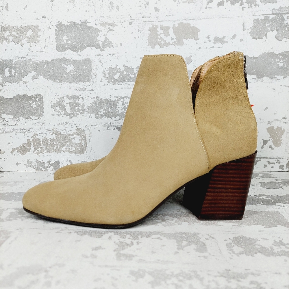 New Blondo Stasia Beige Waterproof Suede Ankle Zipper Bootie M332